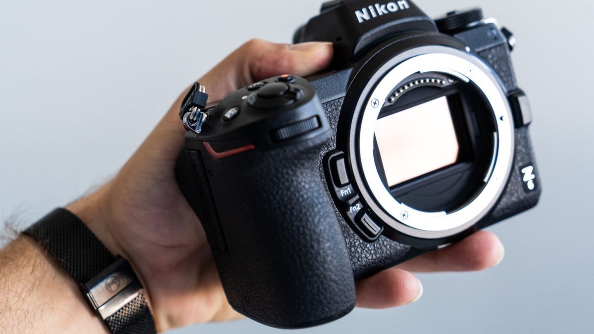 Nikon Z6 i Z7: Nigdy nie zmieniaj obiektywu w ten sposób 1