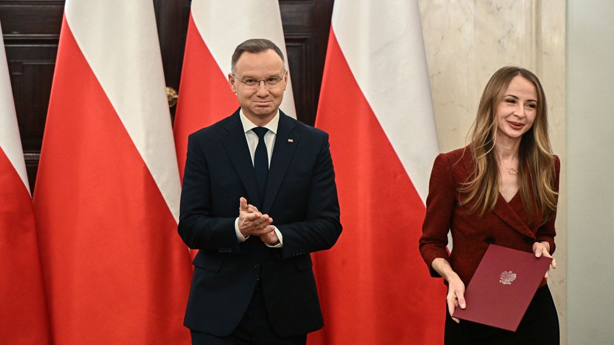 Andrzej Duda, Agnieszka Dziemianowicz-B�k
Radek Pietruszka
powo�anie, prezydent, rada dialogu spo�ecznego, rds, Agnieszka Dziemianowicz B�k, cz�onkowie, ministrowie, ministr�w, nowi, pa�ac prezydencki, polityk, polityka, powo�ania, rz�du Tuska, sk�ad, szefowie resort�w, wr�czanie, wr�czenie, okularach, okulary