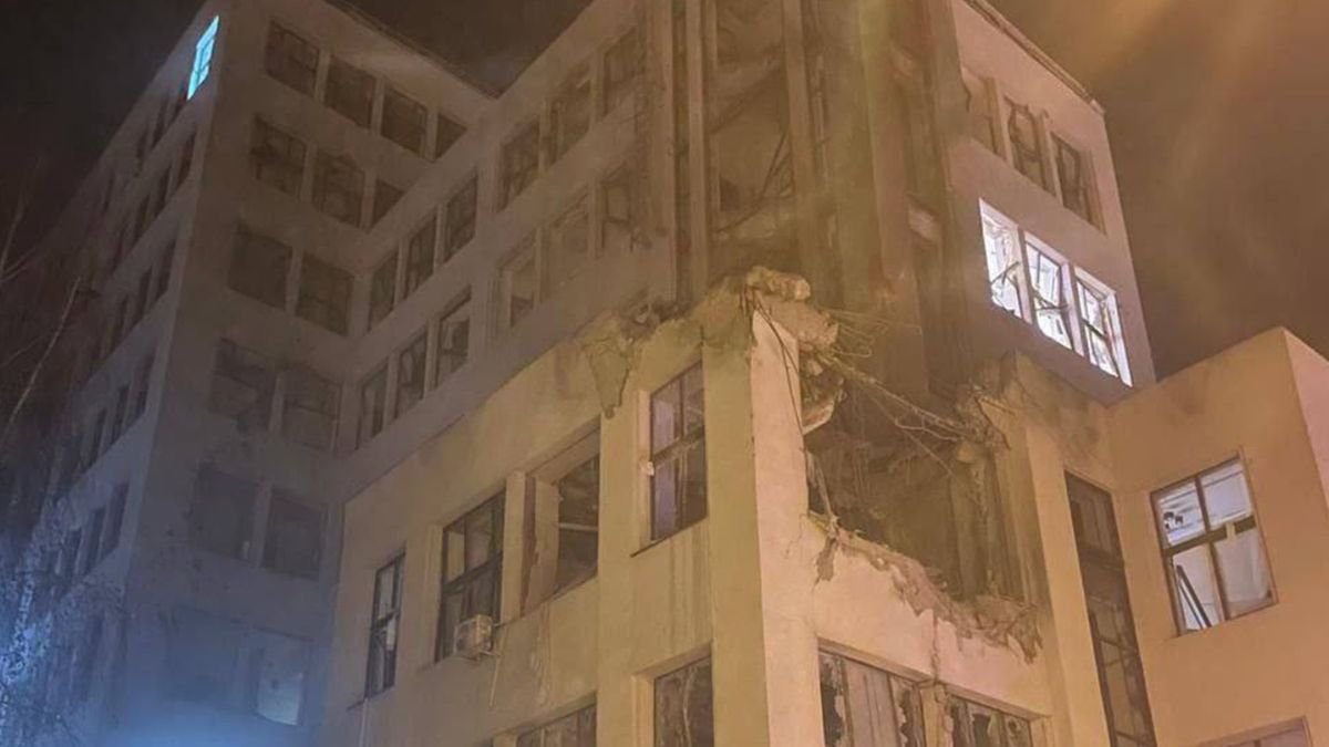 Symbol Charkowa zniszczony w rosyjskim ostrzale