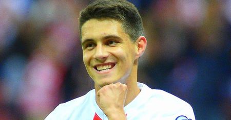 A jednak! Bartosz Kapustka przechodzi do zagranicznego klubu. Ten kierunek chyba nie spodoba się jego dziewczynie...