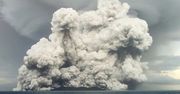 Erupcja wulkanu w pobliżu Tonga. Dramatyczne nagrania po uderzeniu tsunami