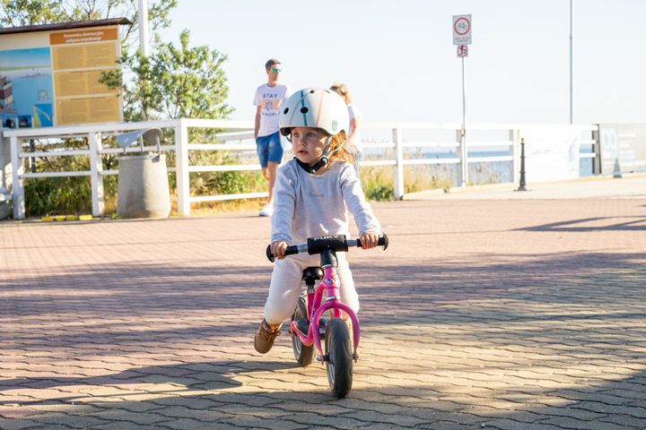 Kask rowerowy dla dziecka zwiększenie jego bezpieczeństwa na drodze