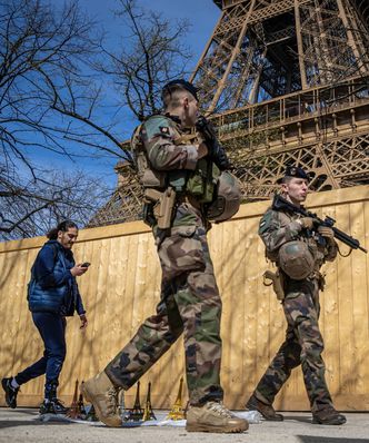 Paryż reaguje. "Wszystkie organizacje terrorystyczne wezwały do ataku"