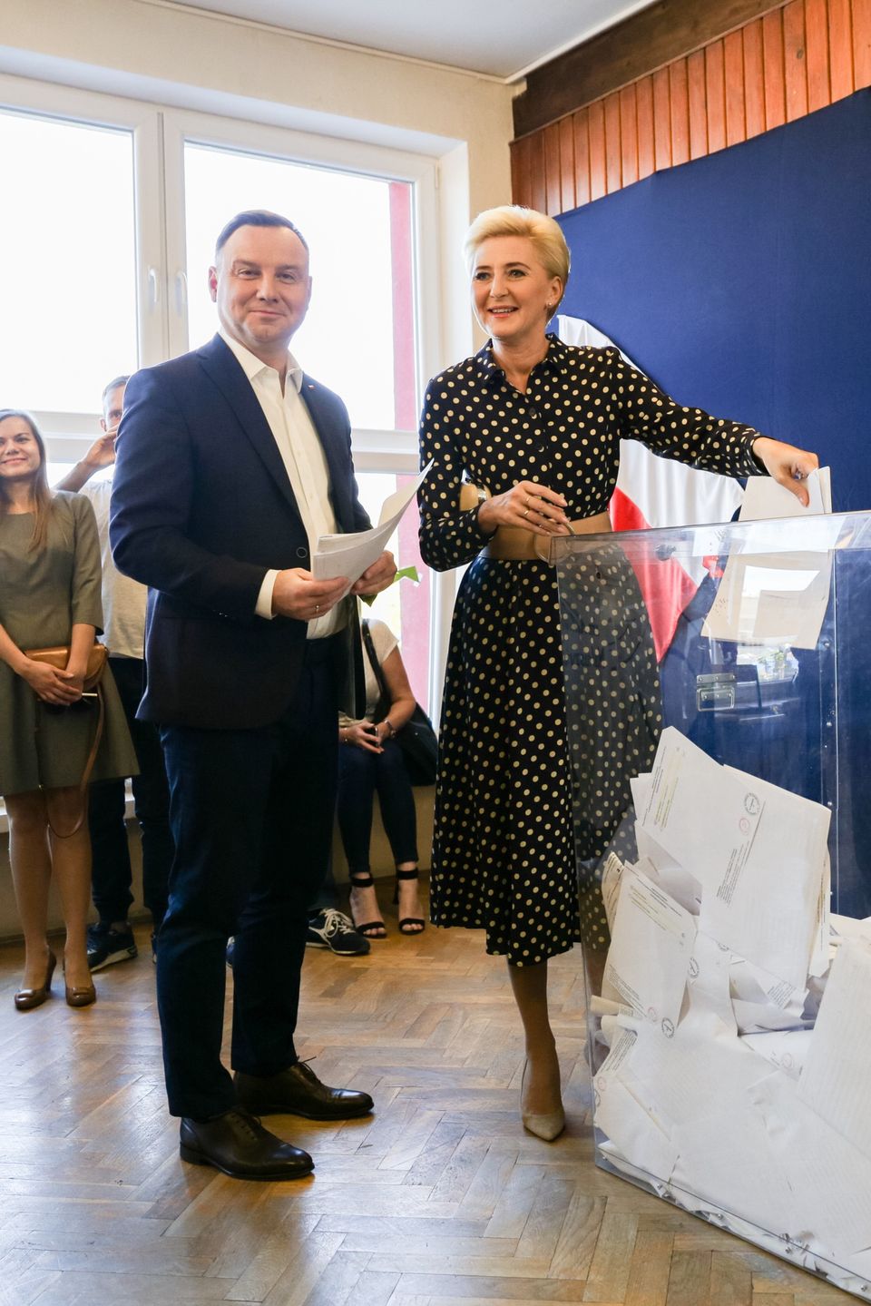 Agata Duda często talię podkreśla paskami