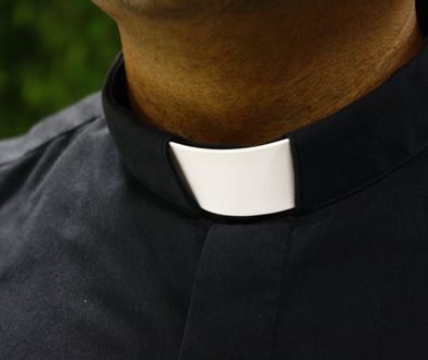 Ksiądz molestował niepełnosprawne dziewczynki. Sąd obniżył mu wyrok