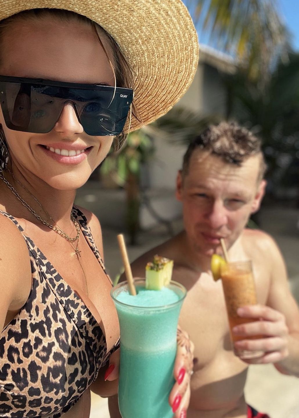 Nieco zapomniany Marcin Mroczek dokazuje z żoną na Zanzibarze: drinki, opalanie KLATY i karmienie żółwi