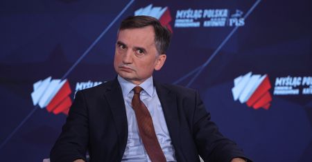 "Unijny pupil". Ziobro uderza w rywala Orbana