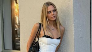 Jest w związku z gwiazdorem Barcelony. Tego nie może przy niej robić