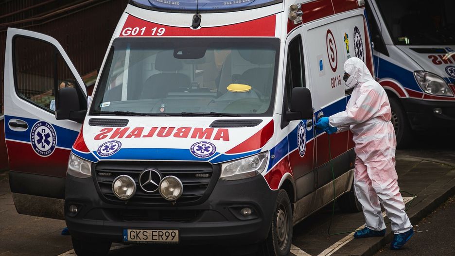 Koronawirus. "Normalność" dopiero na jesieni? Nowa prognoza
