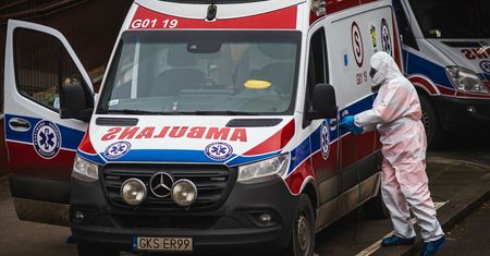 Koronawirus. Mało prawdopodobne, aby życie wróciło do normy do jesieni 2021