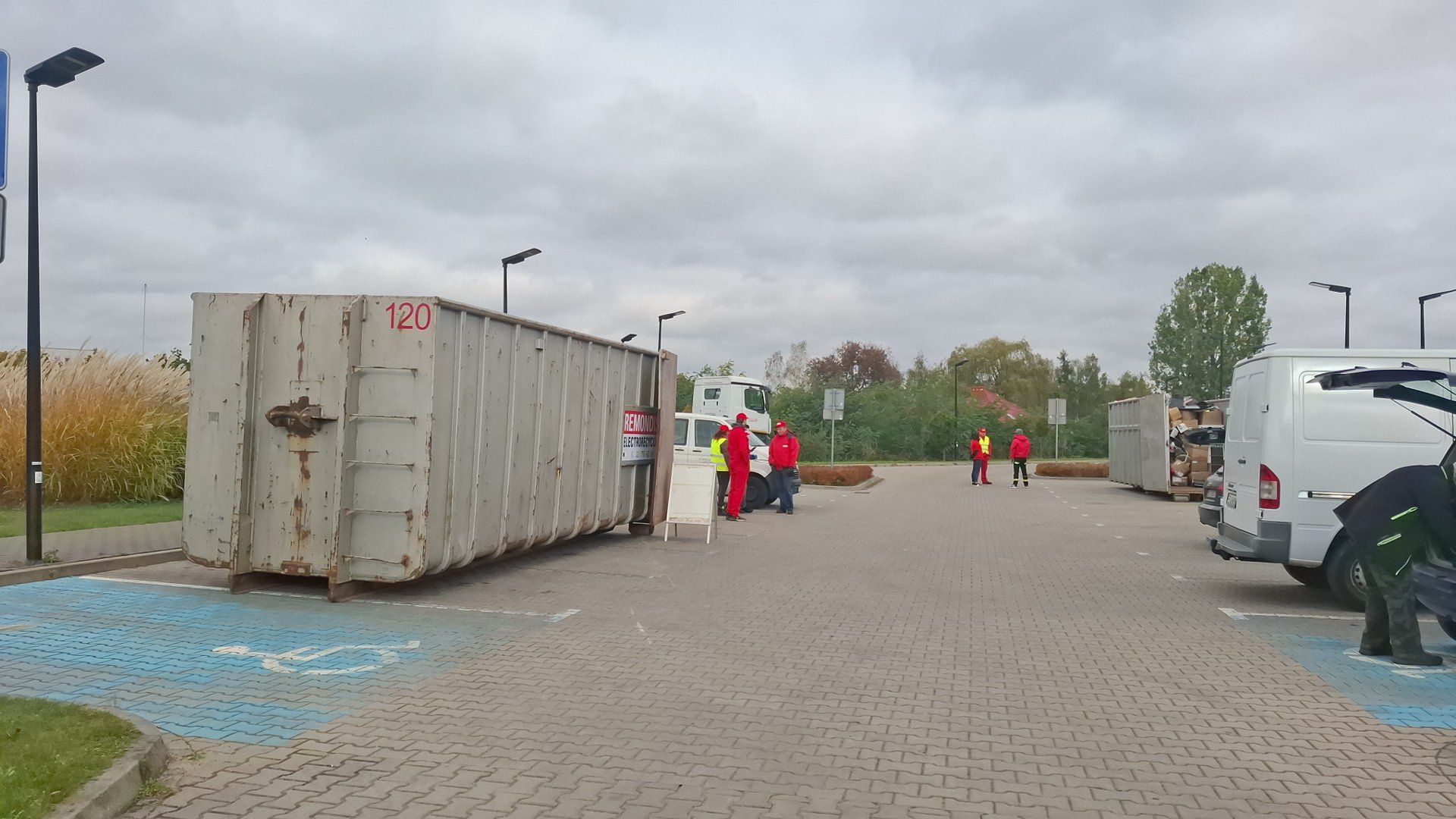 Trwa jesienna zbiórka elektrośmieci. Można je wymienić na roślinę