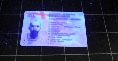 Zatrzymany za użycie podrobionego prawa jazdy i naruszenie przepisów pobytowych