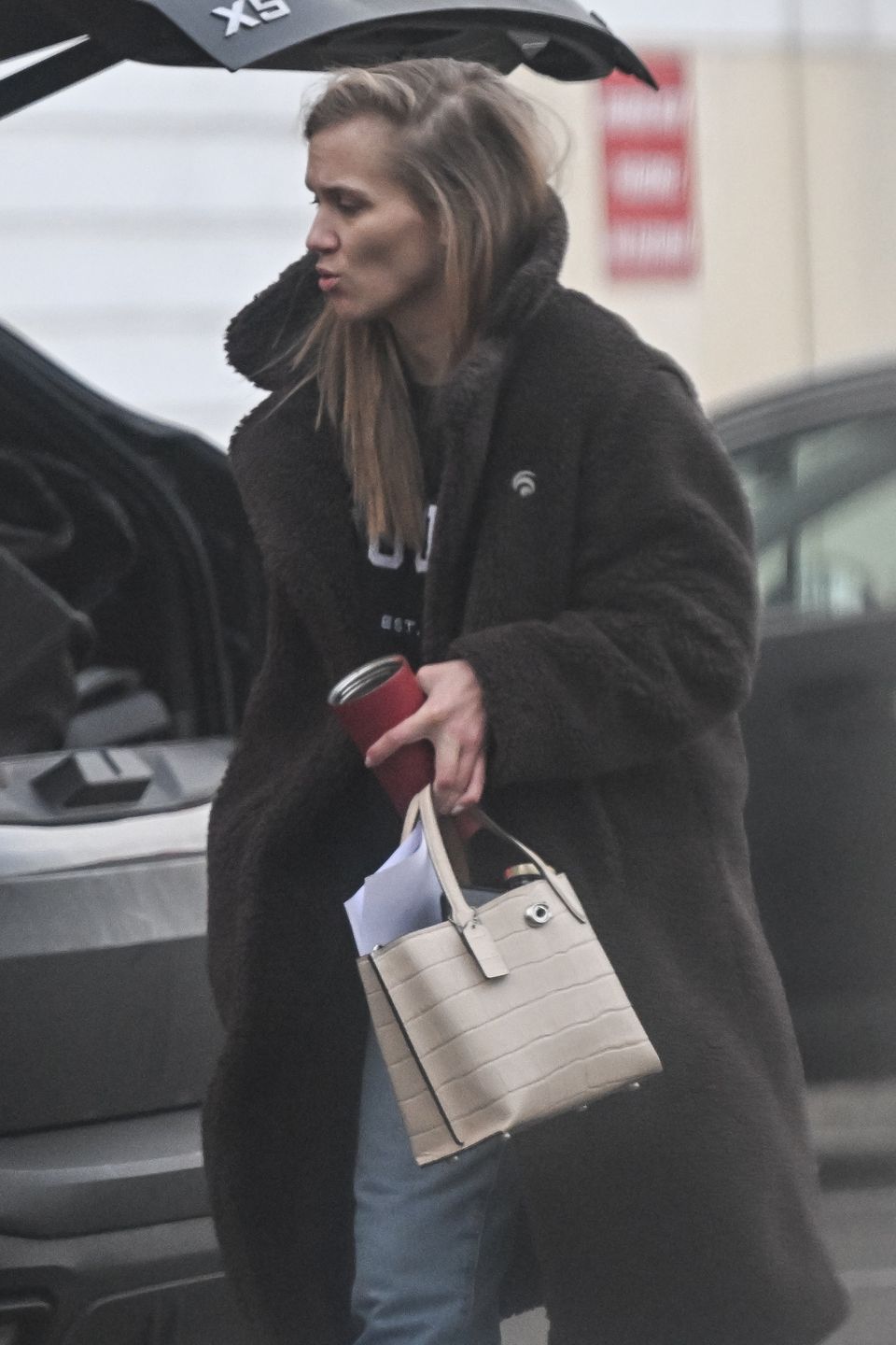 Agnieszka Kaczorowska stroi miny w kierunku Filipa Gurłacza