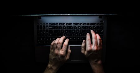 Zaatakowali polską zbrojeniówkę. Pracownicy dostali fałszywe e-maile