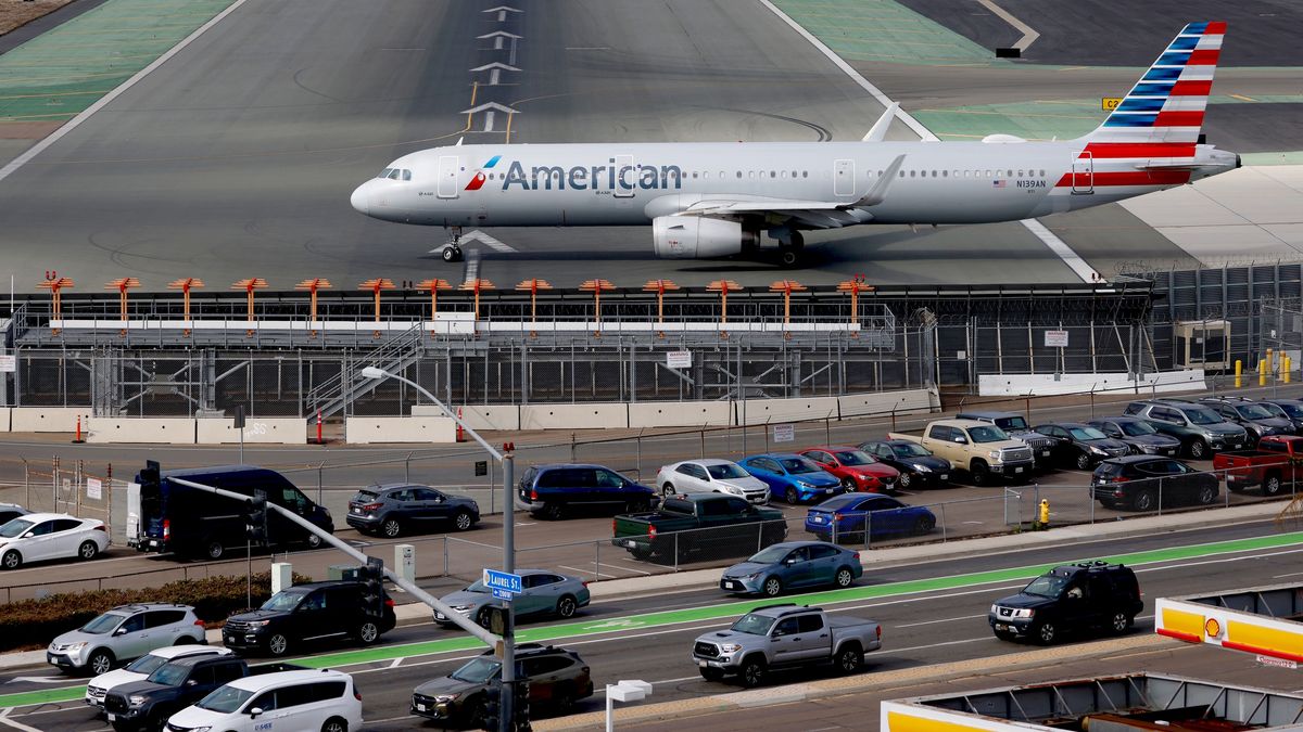 Amerykańskie linie chwilowo wstrzymały wszystkie loty. Nagła decyzja