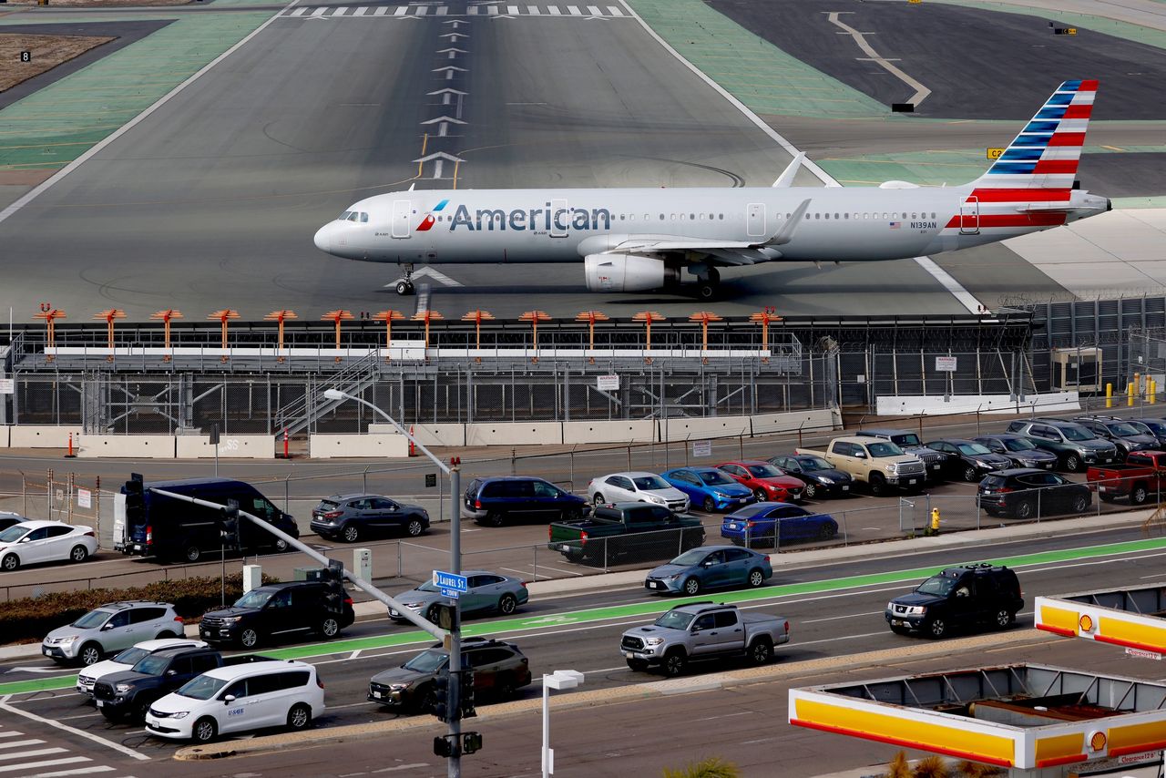 American Airlines halts flights, raising holiday travel concerns