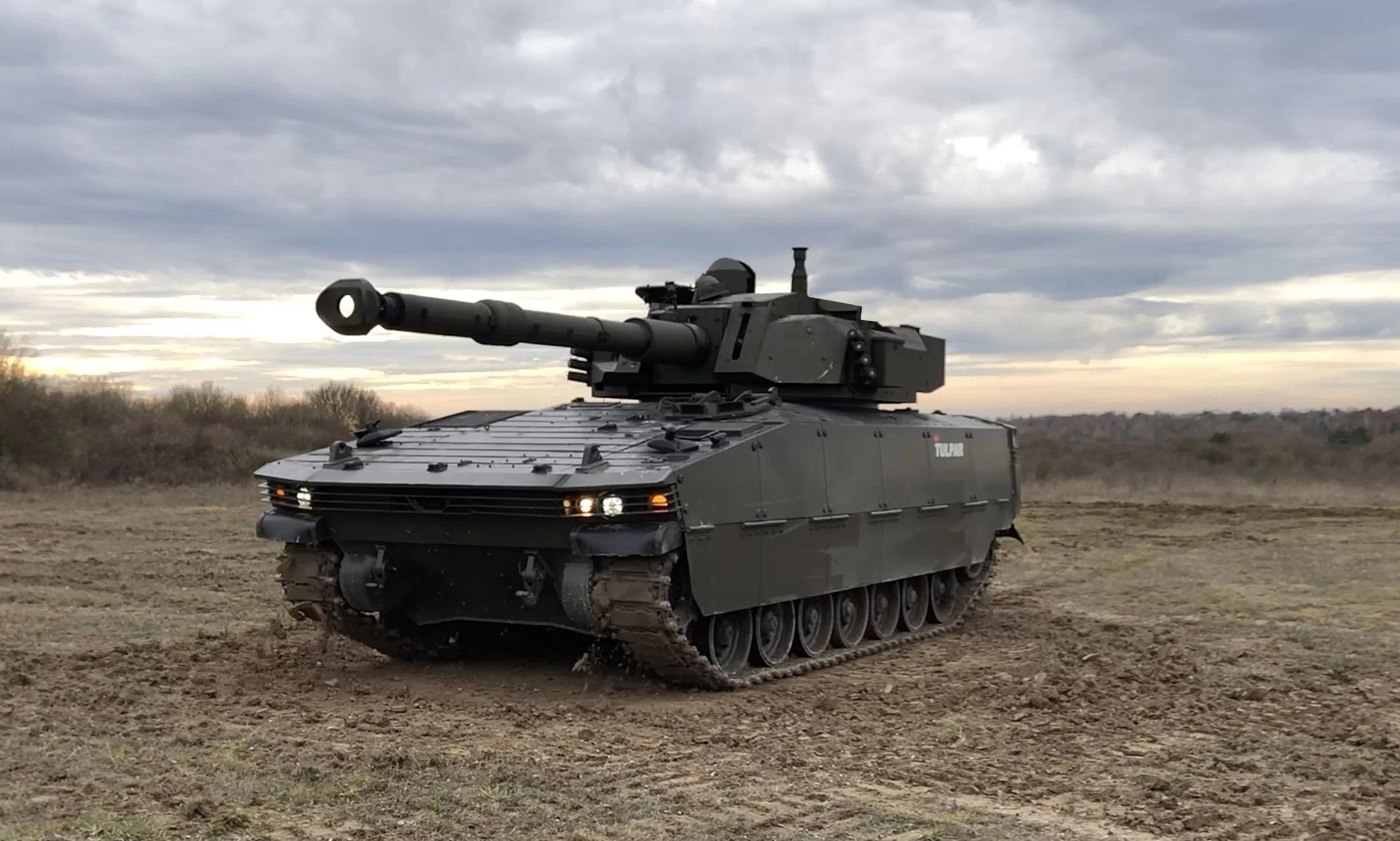 Otokar Tulpar w wersji wozu wsparcia z armatą 105 mm