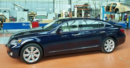 Lexus LS 600h L specjalnie na ślub księcia Monako [wideo]