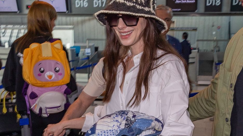 Anne Hathaway na lotnisku