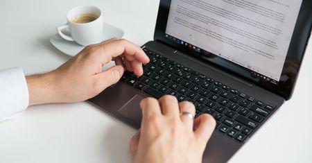 Asus Transformer T100 – czy mobilny notebook 2w1 sprawdzi się w pracy redakcyjnej?