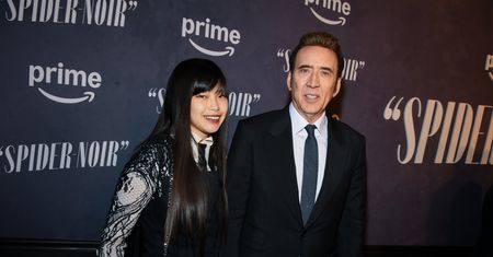 Nicolas Cage na premierze serialu. Pozuje z 30 lat młodszą żoną