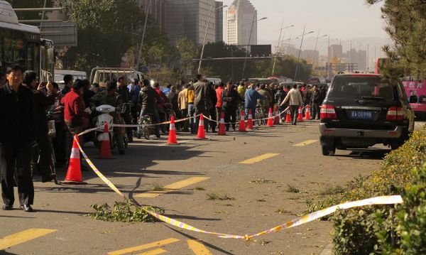 Chiny: seria eksplozji przed prowincjonalną siedzibą KPCh