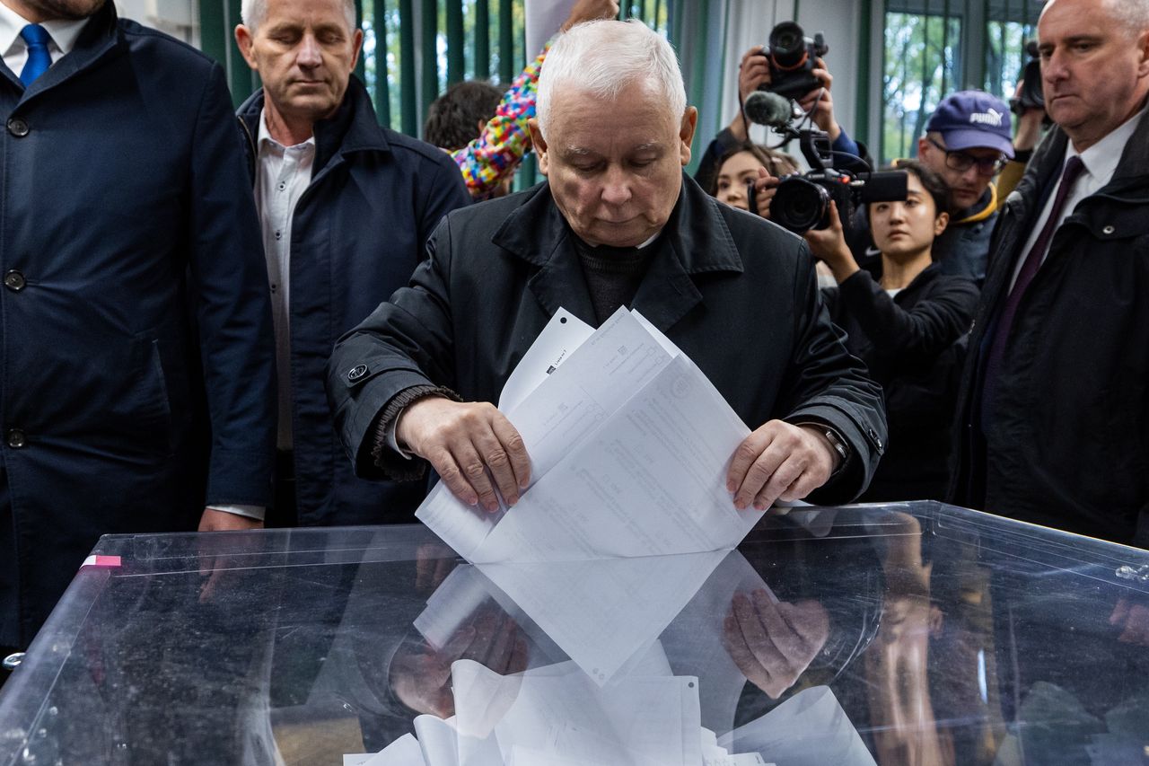 Ile naprawdę zarabiają posłowie? Więcej od oficjalnych kwot
