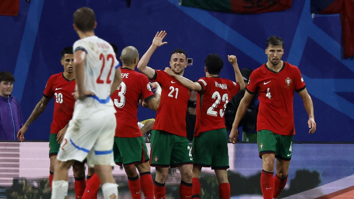 PAP/EPA / Robert Ghement / Portugalczycy rzutem na taśmę zapewnili sobie zwycięstwo z Czechami