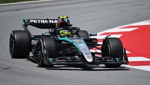 Hamilton wrócił na szczyt F1. Ogromny ścisk w czołówce