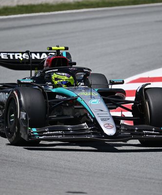 Hamilton wrócił na szczyt F1. Ogromny ścisk w czołówce