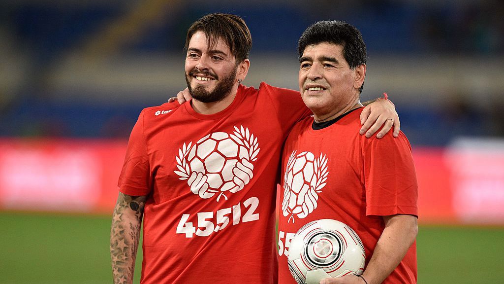 Diego Maradona (z prawej) wraz ze swoim synem