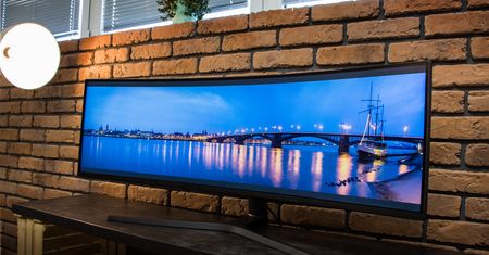 Samsung C49J89 - kosmiczna ultrapanorama w 49 calach