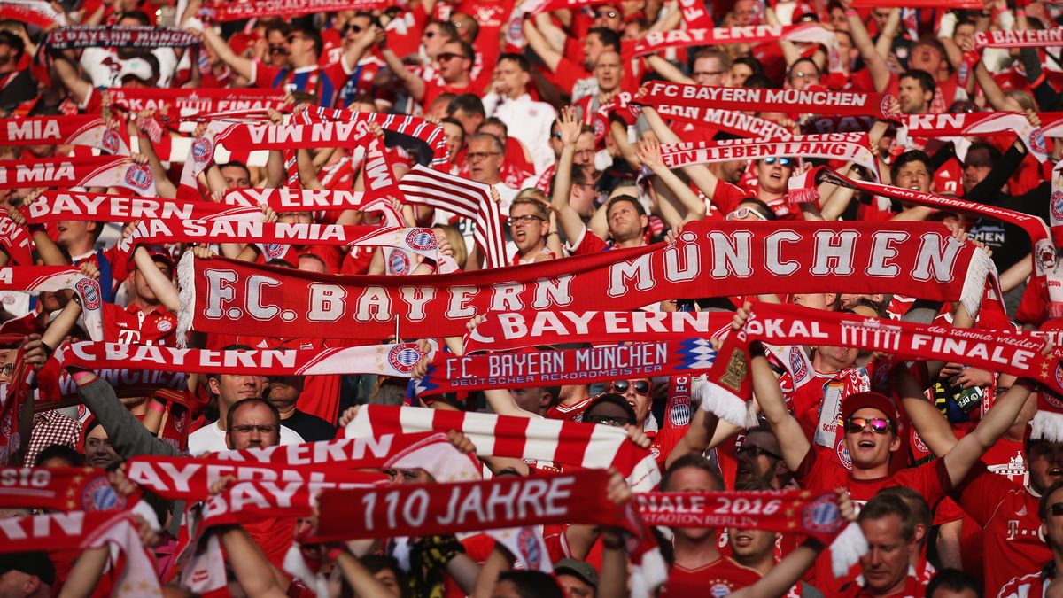 Zdjęcie okładkowe artykułu: Getty Images / Lars Baron/Bongarts / Na zdjęciu: kibice Bayernu Monachium