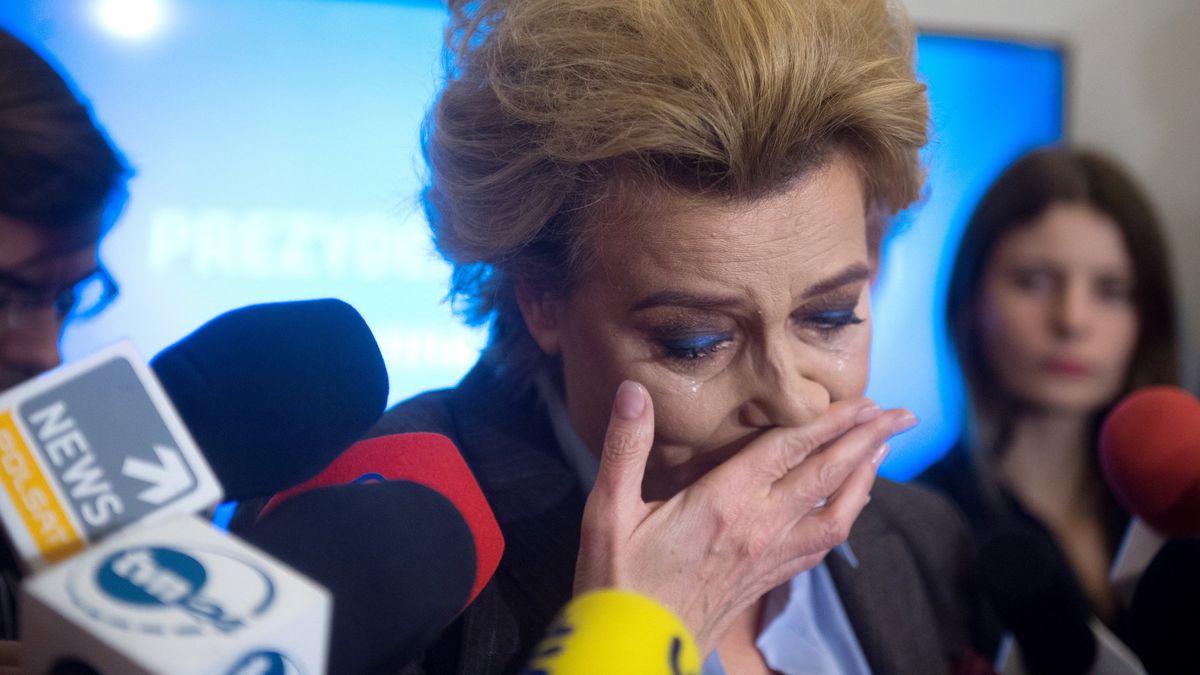 Prezydent Łodzi podczas konferencji prasowej w 2016 r. w związku z zarzutami prokuratorskim dotyczących poświadczenia nieprawdy w dokumentach przy zaciąganiu kredytów