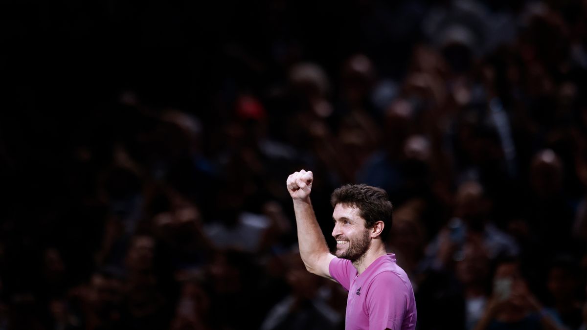 PAP/EPA / Yoan Valat / Na zdjęciu: Gilles Simon podczas turnieju ATP Masters 1000 w Paryżu pożegnał się z zawodowym tenisem
