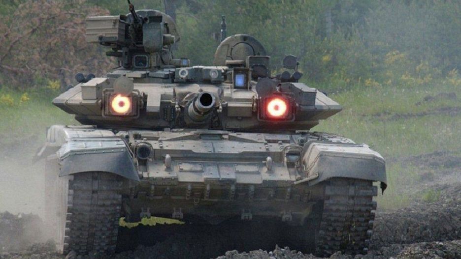 Rosyjski czołg T-90 z działającym systemem Sztora