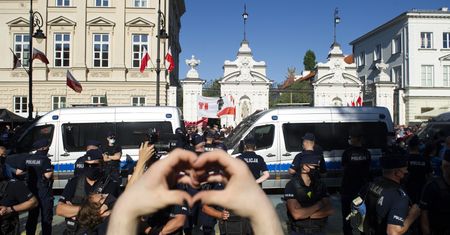 Makowski: "Podwyżki i protesty LGBT nie zmieniły partyjnej układanki" [OPINIA]