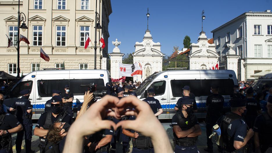 Makowski: "Podwyżki i protesty LGBT nie zmieniły partyjnej układanki" [OPINIA]
