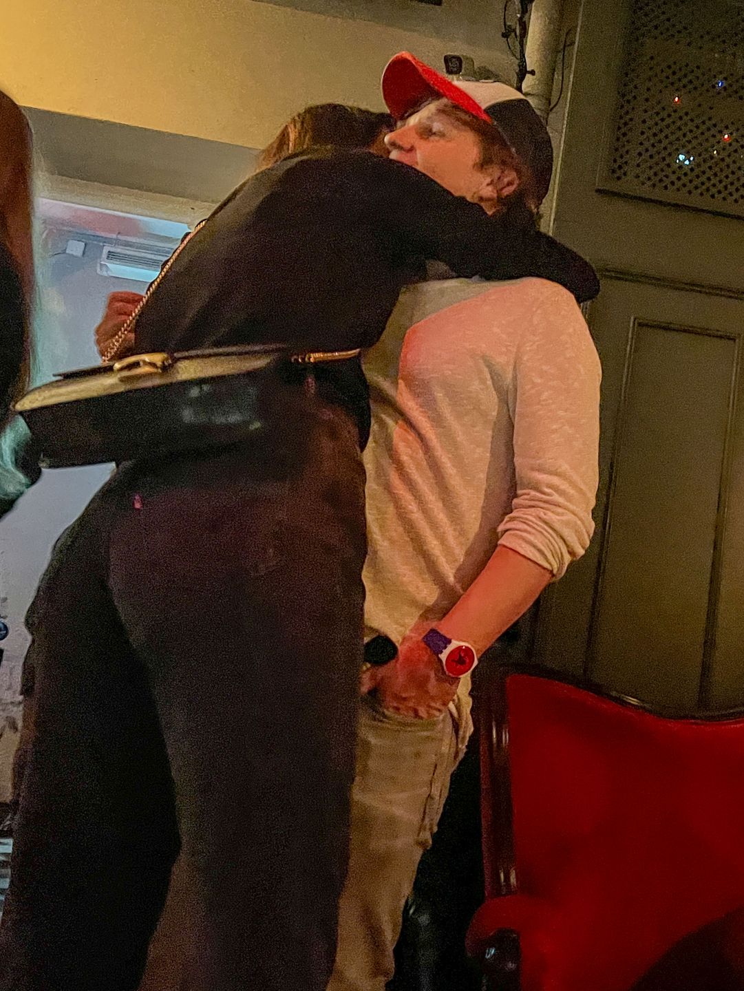 Rafał Zaorski imprezuje nocą z tajemniczą brunetką 