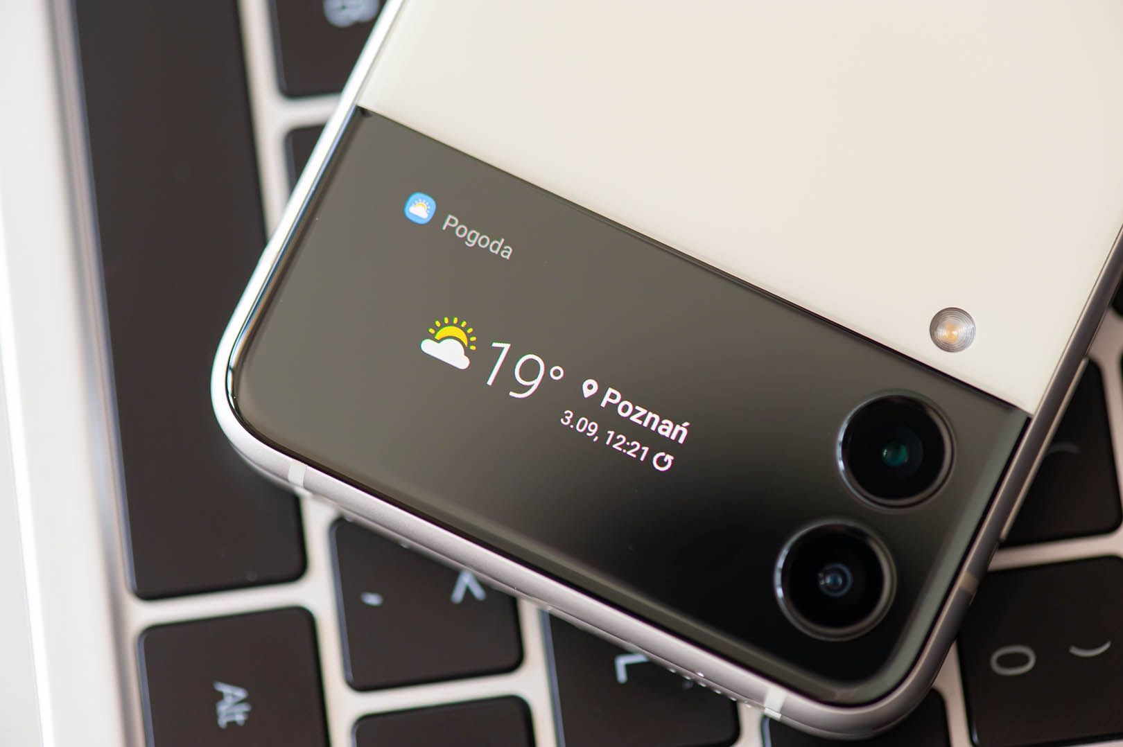 Samsung Galaxy Z Flip 3 mały wyświetlacz