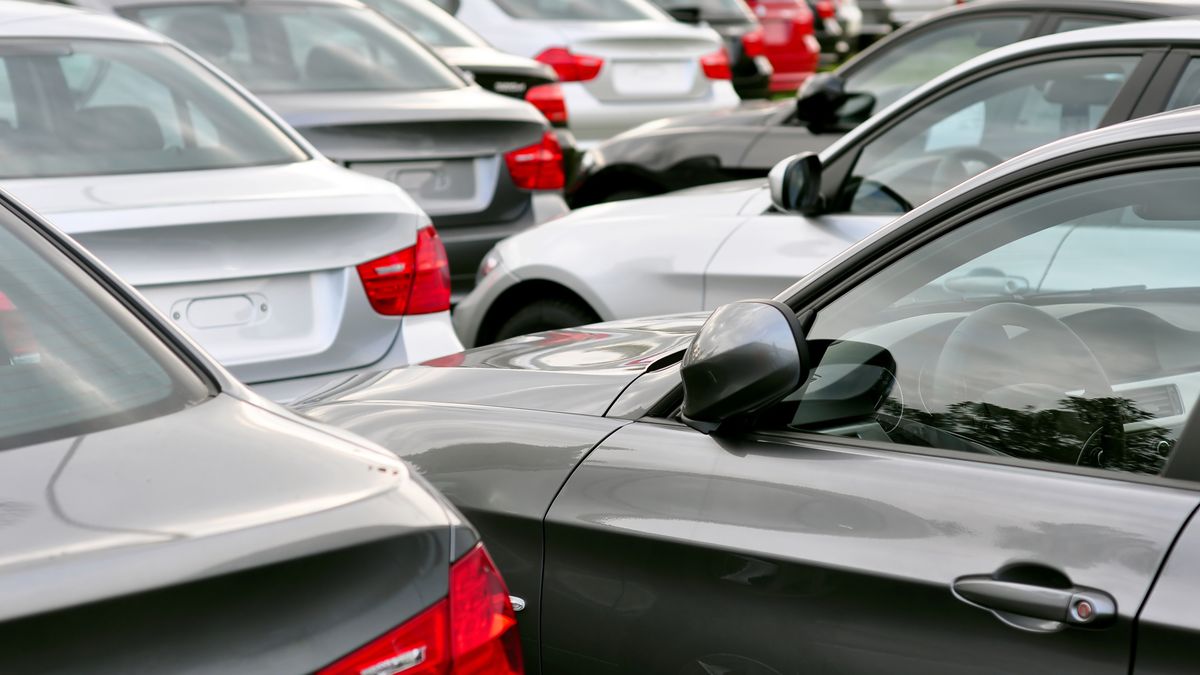 Średnia cena auta kupionego w Polsce w 2021 roku wyniosła 140 tys. zł 