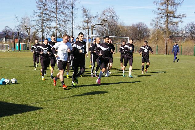 W piątek piłkarze Sandecji trenowali już niemal w komplecie, fot. Krzysztof Niedzielan