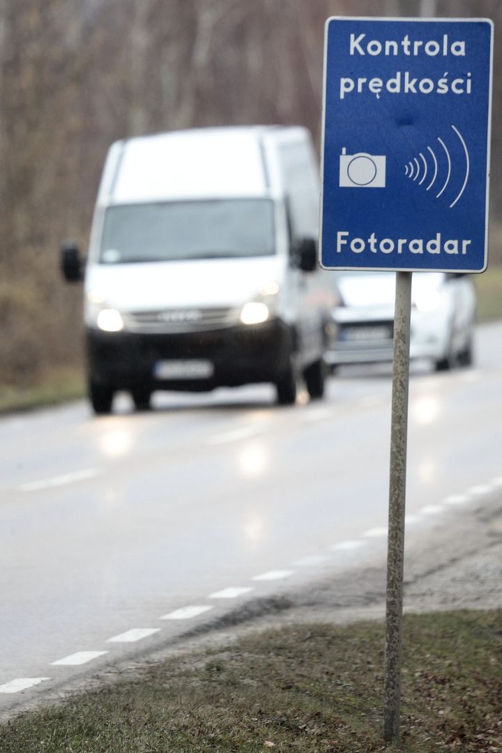 Lokalizacja (najbliższa względem lokalizacji miejscowość): GrabównoGmina: Miasteczko KrajeńskieNr drogi: 10Dozwolona prędkość: 50 km/h