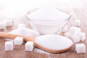 Polacy chcą powrotu cukru i soli do szkolnych dań