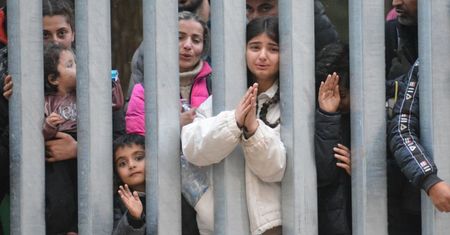 Napij się, zjedz i wracaj na Białoruś. To pushback "humanitarny"