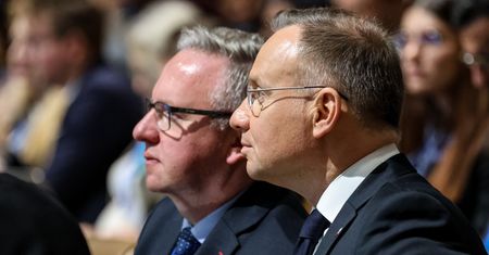 "Wymiana ambasadorów". Ujawniamy propozycję Dudy dla Sikorskiego