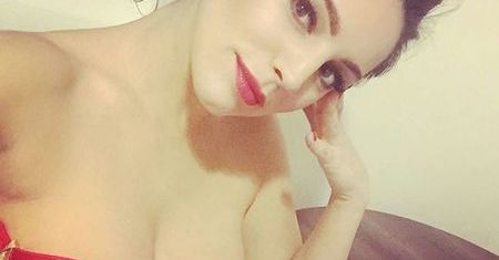 "One Big Happy": Kelly Brook jako Wonder Woman