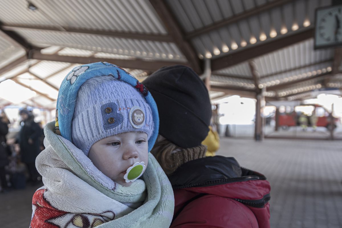  Росіяни депортували українських дітей до Росії  (Photo by Nicolas Economou/NurPhoto via Getty Images)