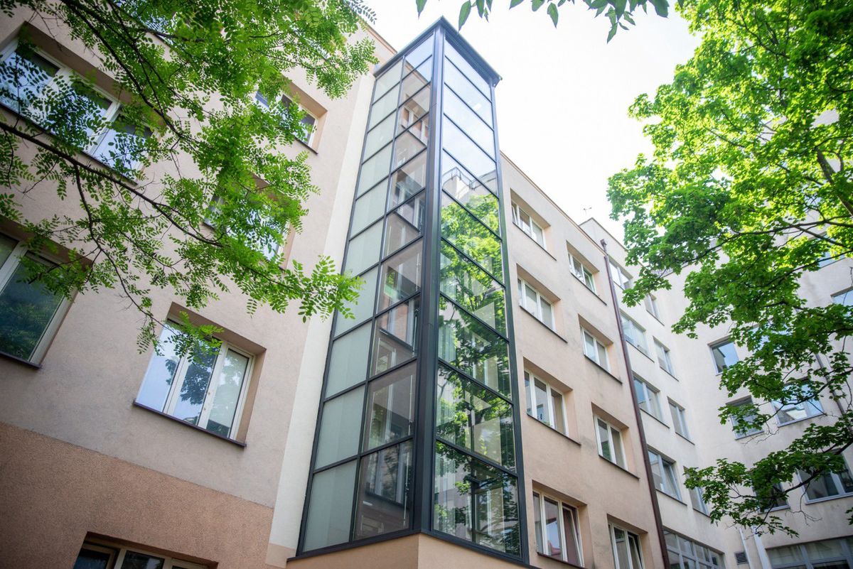 У Варшаві будують ліфти в муніципальних будинках