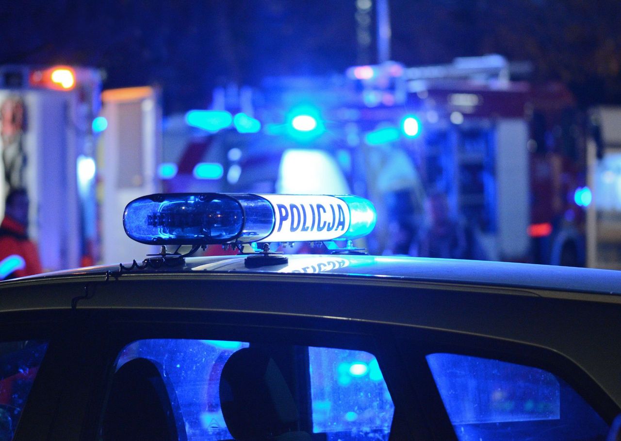 Sceny grozy na ulicy. Banda 20-latków rzuciła się na seniora